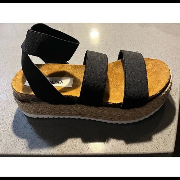 Steve Madden Kimmie Black Sandals.  Size 6 - Picture 6 of 11